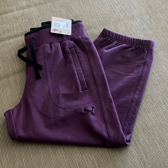 Puma sports cropped sweatpants. - Picture 1 of 9